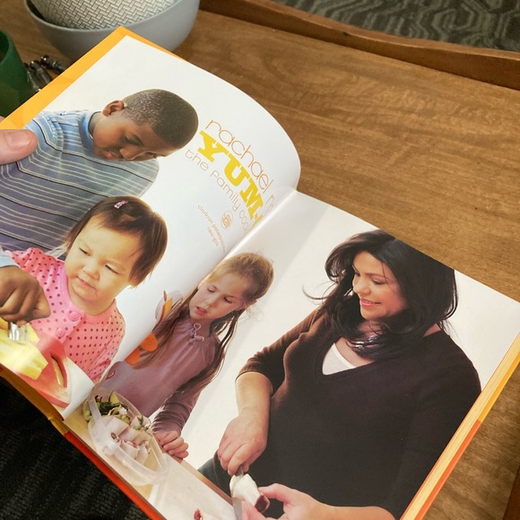 Rachel Ray Yum O! the family cookbook - Picture 8 of 11